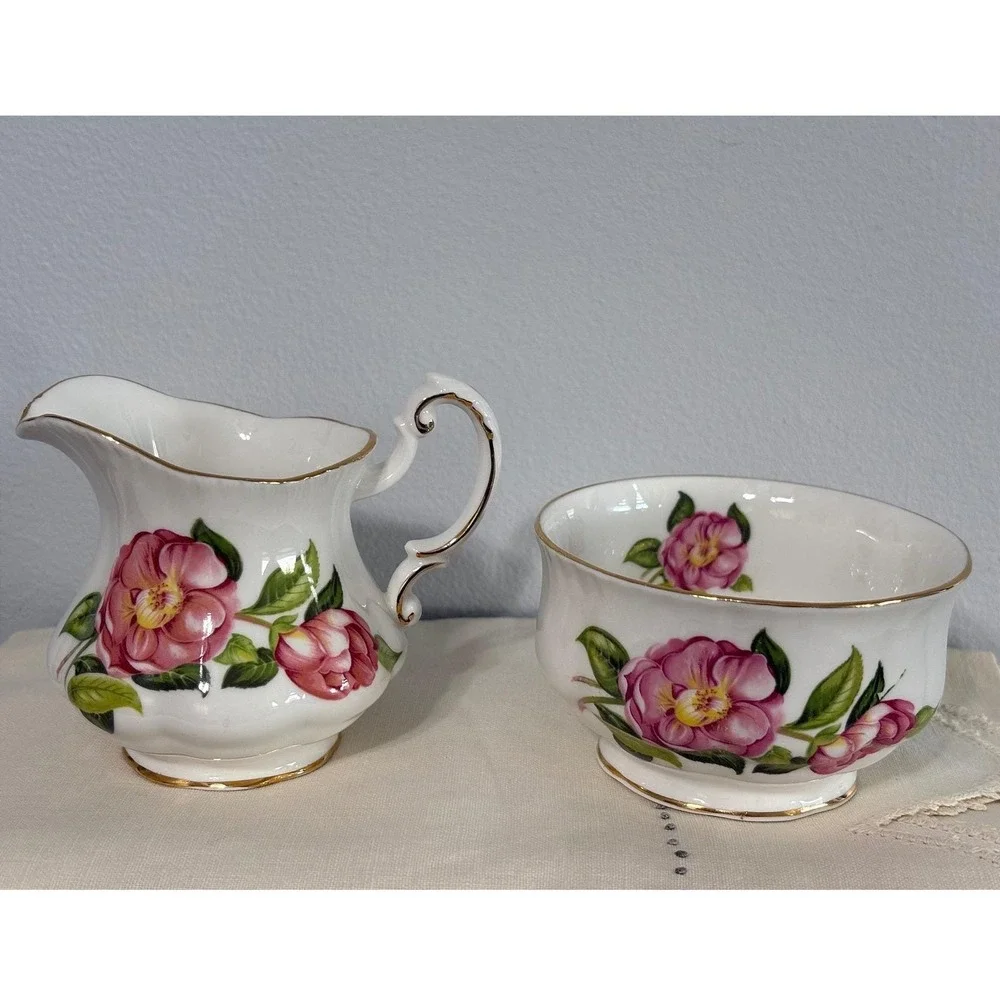 Paragon Camelia Series Hana-Fuki Creamer and Sugar Bowl Set Fine Bone China Gold